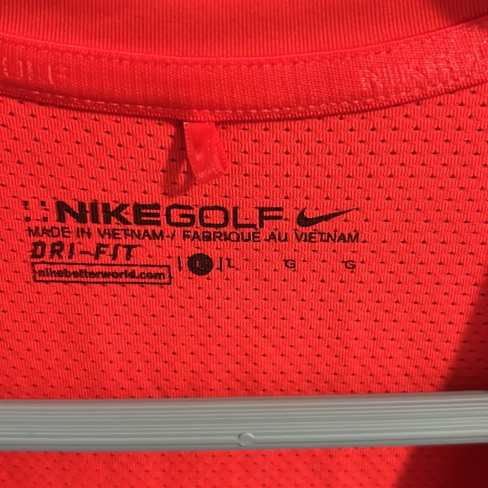 Nike golf T-shirt in a size large new without tags - Picture 2 of 3